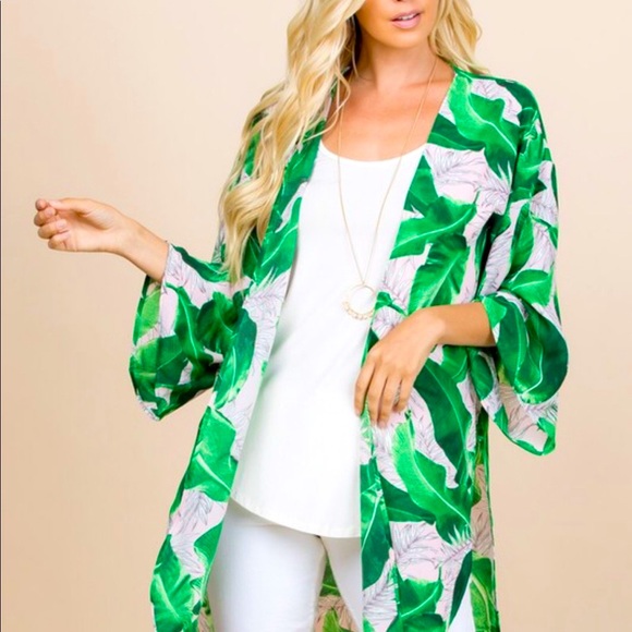 Tops - ✴️LAST ONE✴️ SMALL TROPICAL PRINT KIMONO